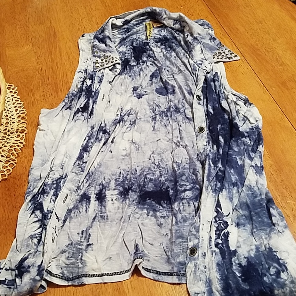 Sleeveless sweater vest